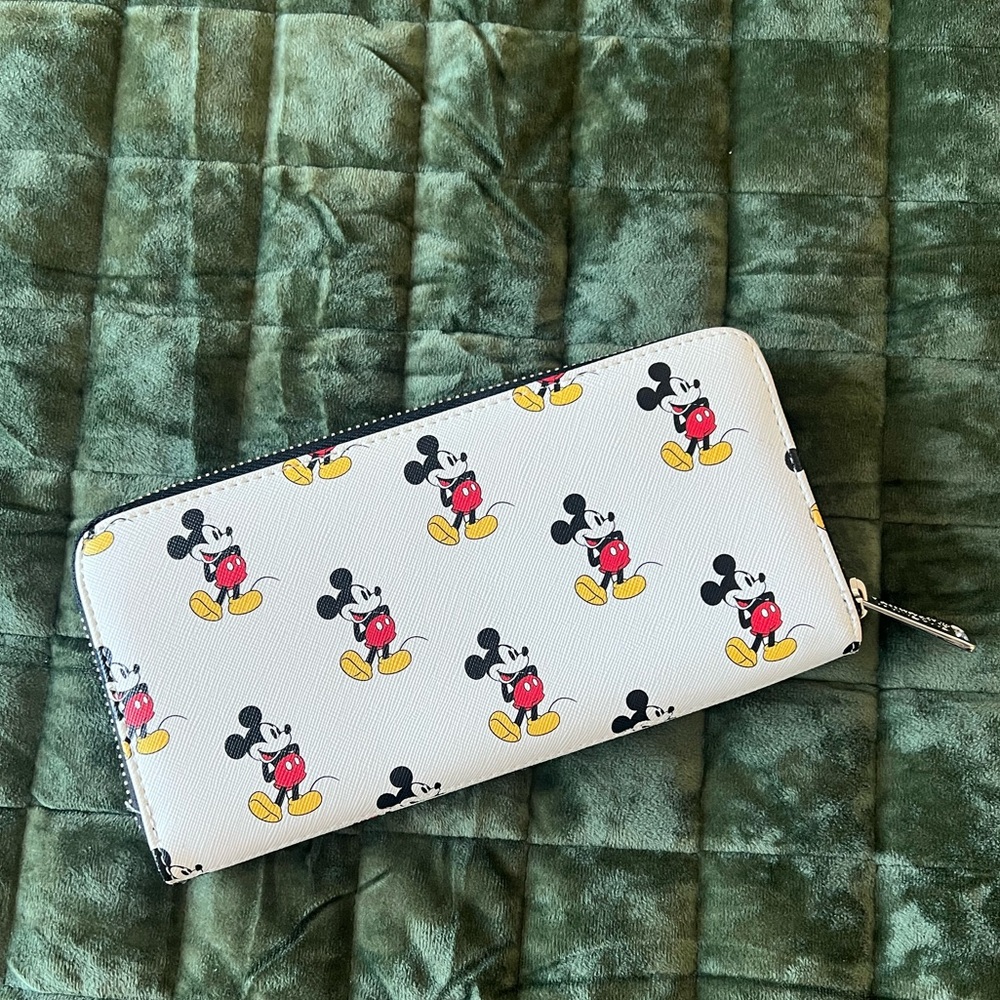 Loungefly Disney Mickey Mouse White Wallet - Picture 3 of 6